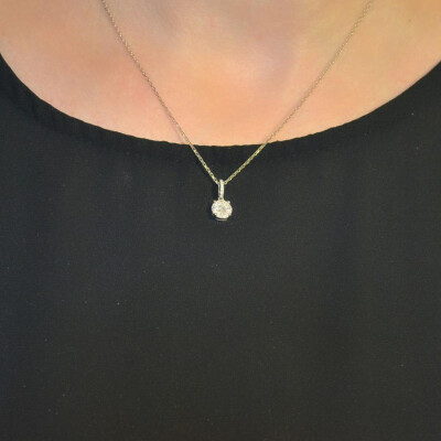 Collier en or blanc et diamants