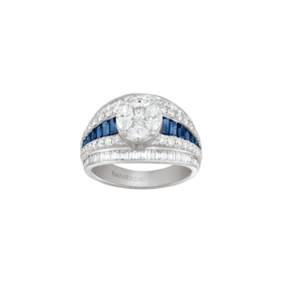 Bague Art Déco en or blanc, saphirs bleus et diamants