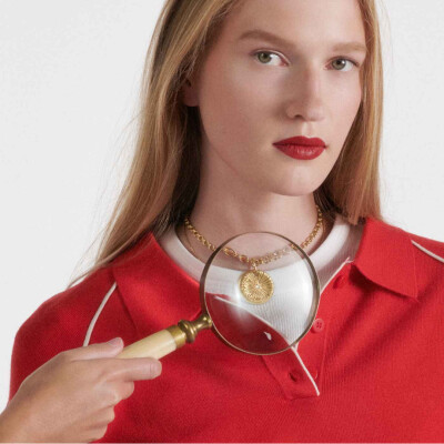 Médaille Arthus Bertrand Carpe Diem en or jaune satinée passivée et diamant, 21mm