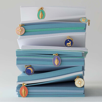 Pendentif Arthus Bertrand Ma Mini Médaille Trèfle en or jaune et diamant, 10mm