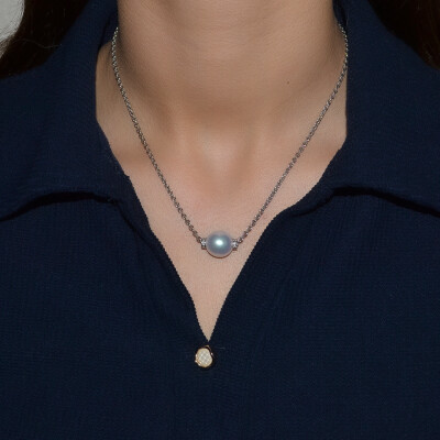 Collier or blanc, perle de culture des Mers du Sud et diamants