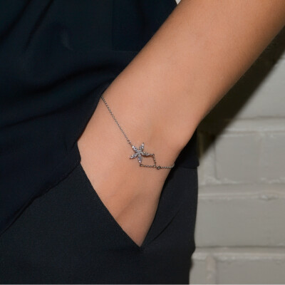 Bracelet en or blanc et diamants motif fleur