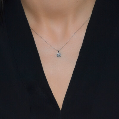 Collier en or blanc et diamants