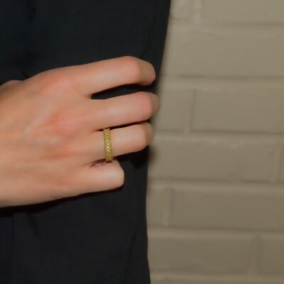 Bague en or jaune et pavage diamants