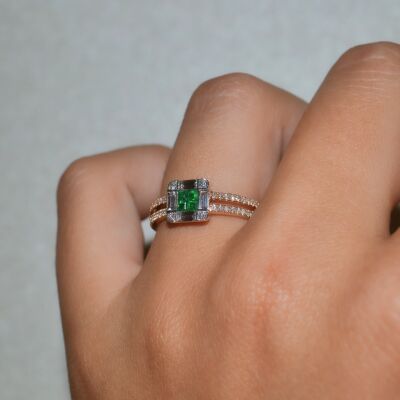 Bague Art Déco en or rose, émeraude et diamants