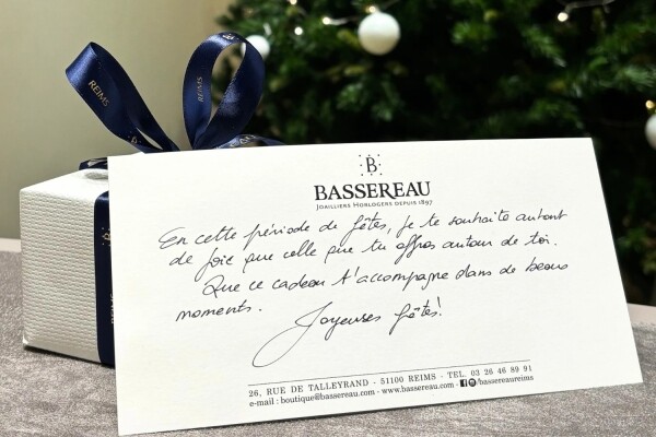 Carte cadeau de la Maison BASSEREAU, idéale pour offrir un choix précieux parmi nos collections de bijoux et montres d'exception.