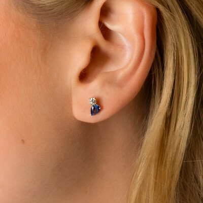 Boucles d'oreilles Infini en or blanc, saphirs bleus et diamants