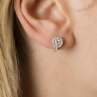 Boucles d'oreilles 1897 en or blanc, diamants et entourage diamants
