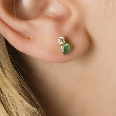 Boucles d'oreilles Infini en or jaune, émeraudes et diamants