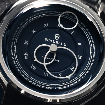 Montre BeauBleu La Pièce N.1 empire blue bracelet en cuir bleu grainé