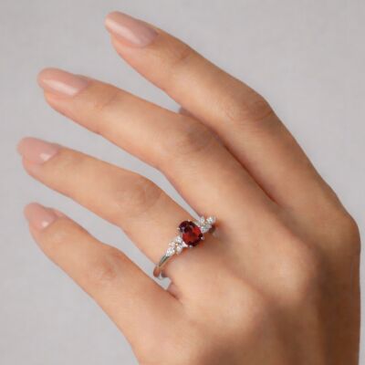 Bague Infini en or blanc, rubis et diamants