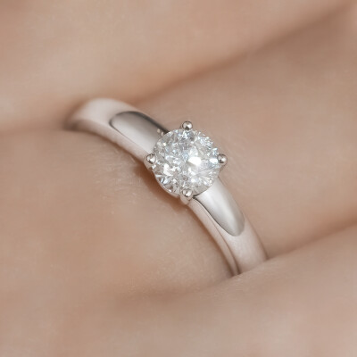 Bague Infini en or blanc et diamant certifié