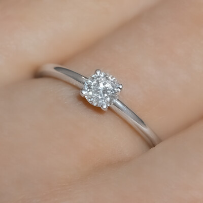 Bague Infini en or blanc et diamant certifié