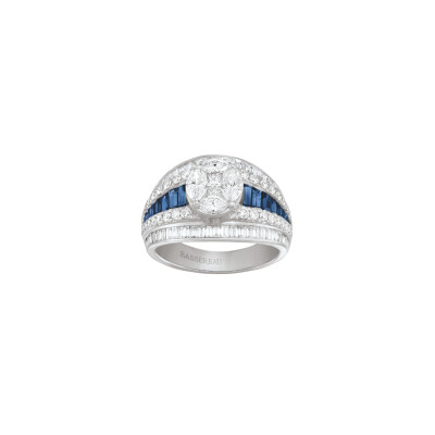 Bague Art Déco en or blanc, saphirs bleus et diamants
