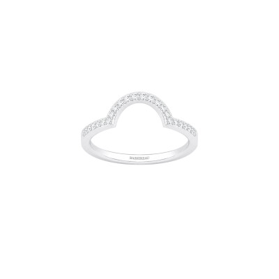Alliance courbée 1897 en or blanc et diamants