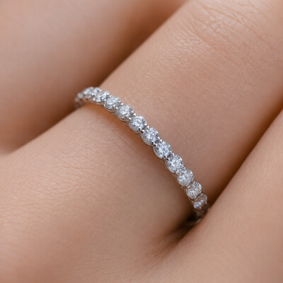 Alliance Bulles en or blanc et diamants