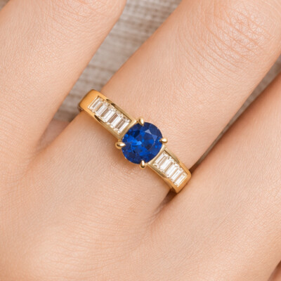 Bague en or jaune, saphir et diamants