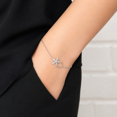 Bracelet en or blanc et diamants motif fleur