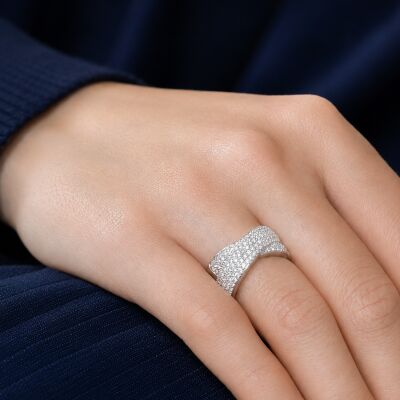Bague en or blanc et pavage diamants