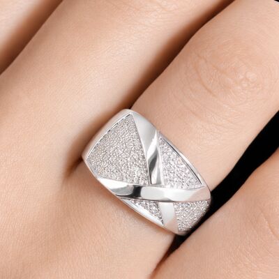 Bague en or blanc et pavage diamants