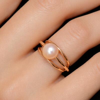 Bague en or rose et perle d'eau douce rose