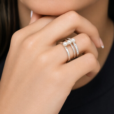 Bague Trilogie en or blanc, perle eau douce 4/4.5 mm et diamants