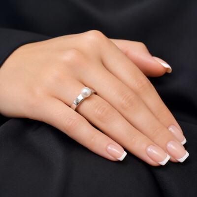 Bague en or blanc et perle de culture d'eau douce 6,5 - 7 mm