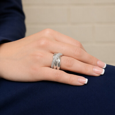 Bague en or blanc et pavage diamants