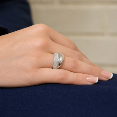 Bague en or blanc et pavage diamants
