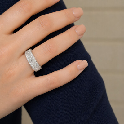 Bague en or blanc et pavage diamants