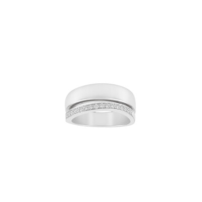 Bague en or blanc et une ligne de diamants