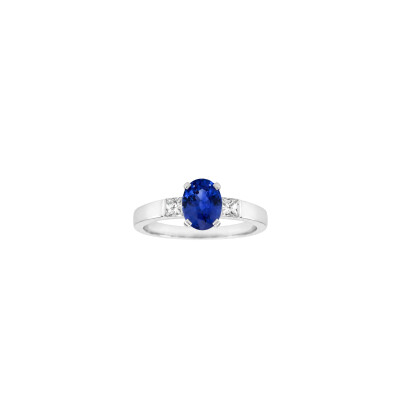 Bague en or blanc, saphir serti griffes et diamants princesse