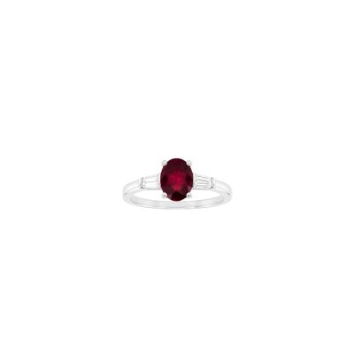 Bague en or blanc, rubis et diamants