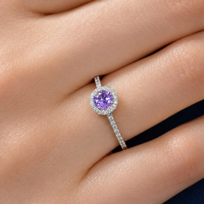 Bague en or blanc, améthyste entourage diamants