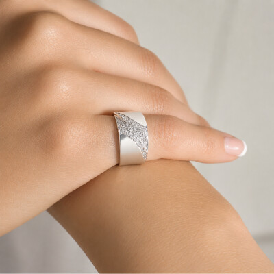 Bague en or blanc et pavage diamants
