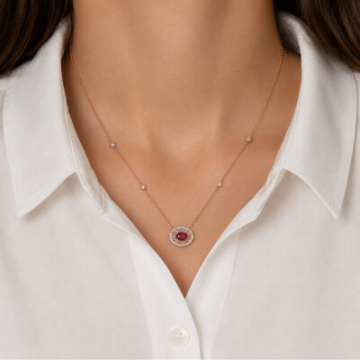 Collier en or rose, rubis et diamants