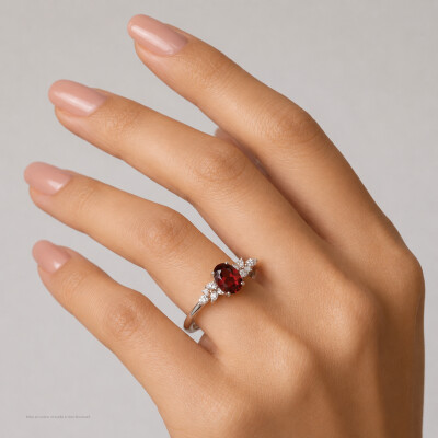 Bague Infini en or blanc, rubis et diamants