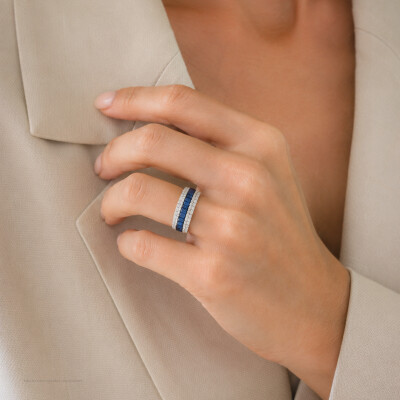 Bague Art Déco en or blanc, saphirs bleus et diamants