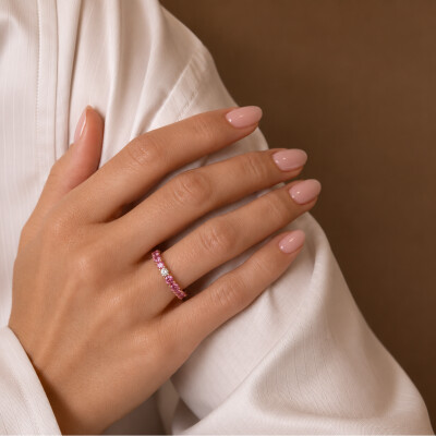 Alliance Infini en or rose, saphirs roses et diamant
