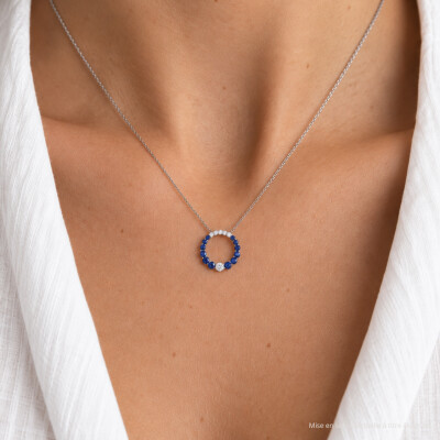 Collier Infini en or blanc, saphirs bleus et diamants