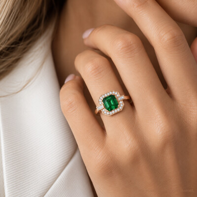 Bague Art Déco en or rose, saphir vert et diamants