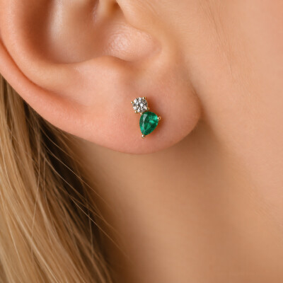 Boucles d'oreilles Infini en or jaune, émeraudes et diamants