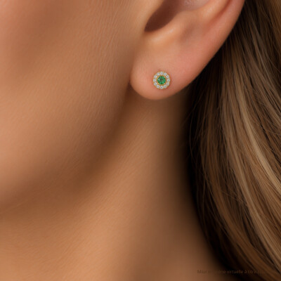 Boucles d'oreilles 1897 en or jaune, émeraudes et entourage diamants