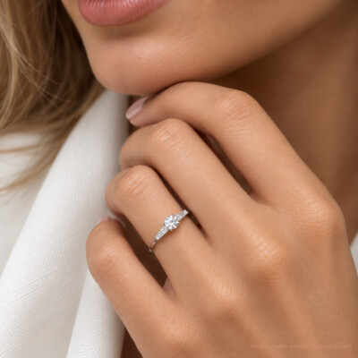 Bague Art Déco en or blanc et diamants certifié