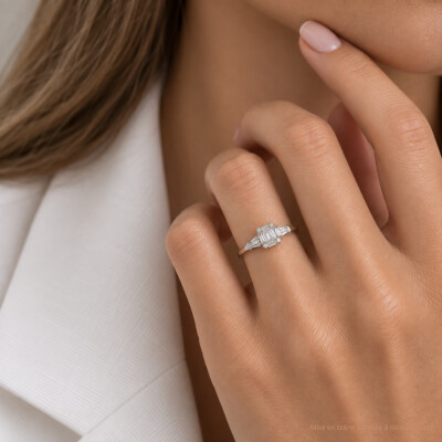 Bague Art Déco en or blanc et diamants