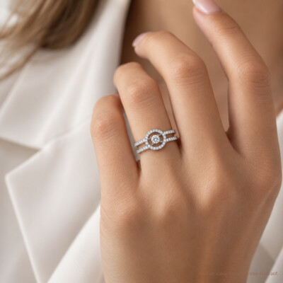 Bague 1897 en or blanc avec entourage diamants