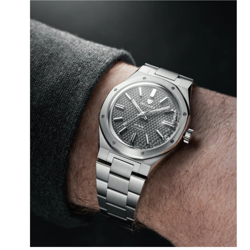 MONTRE NIVADA GRENCHEN F77 TITANIUM.