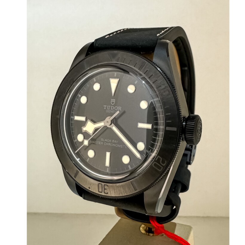 Montre TUDOR Black Bay Ceramic 79210CNU.