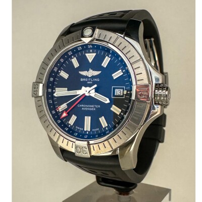 Montre Breitling Avenger Automatic GMT 43