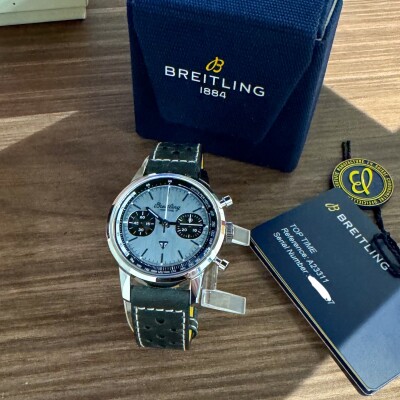 Montre Breitling Top time B01 Triumph.